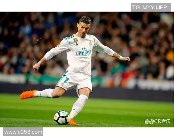 三种状态下的足球球星：巅峰时期、低谷挑战与重生之路