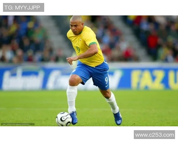 天下足球十大球星盘点 足球历史上的伟大巨星与传奇人物解析 天下足球十大球星盘点 足球历史上的伟大巨星与传奇人物解析