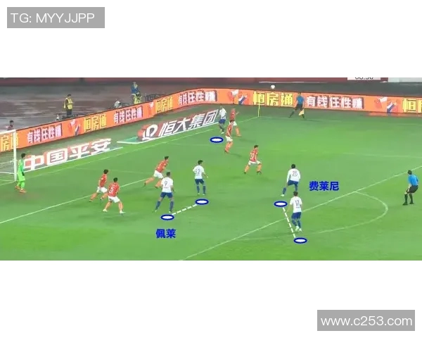 足球教练与球星的心路历程：从战术布局到场上默契的完美演绎