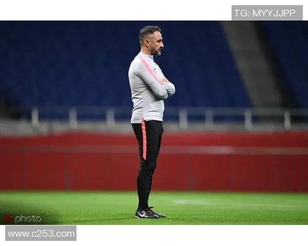 足球球星灿烂笑容瞬间 捕捉他们最真实的快乐与自信