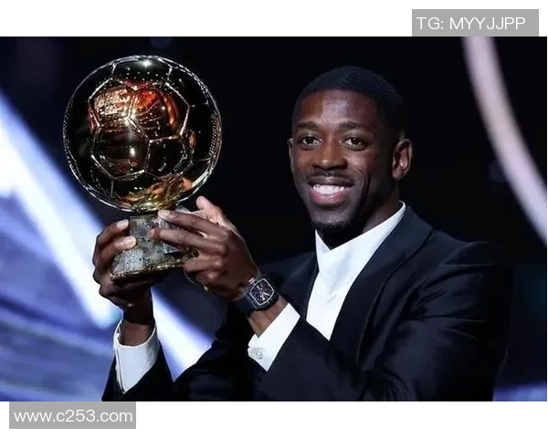 足球巨星荣誉加冕:盘点球员获奖历程与成就背后的故事 足球巨星荣誉加冕:盘点球员获奖历程与成就背后的故事