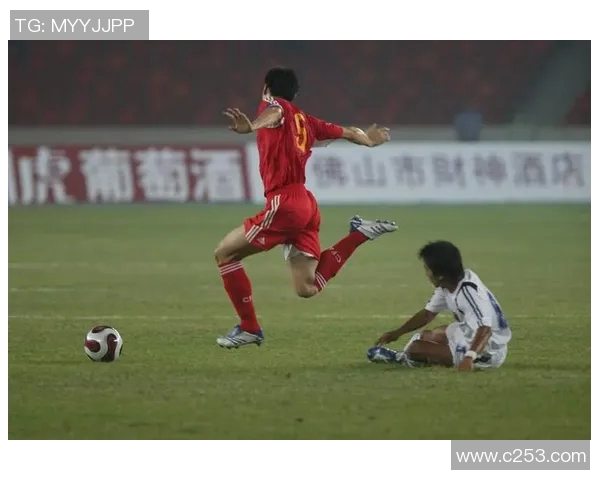 足球球星惊天犯规集锦 解密那些让人瞠目结舌的冲突瞬间 足球球星惊天犯规集锦 解密那些让人瞠目结舌的冲突瞬间